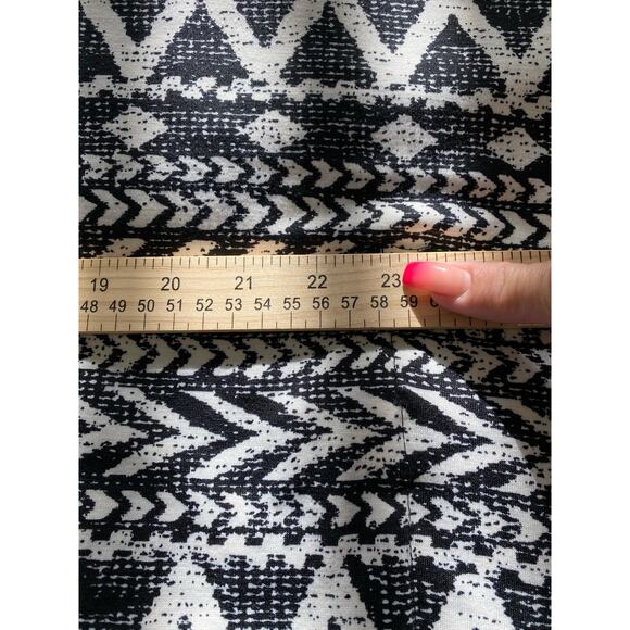 Mason & Mackenzie Black Women’s Top - Picture 5 of 7